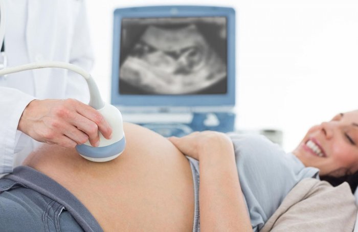 Осмотр беременной женщины