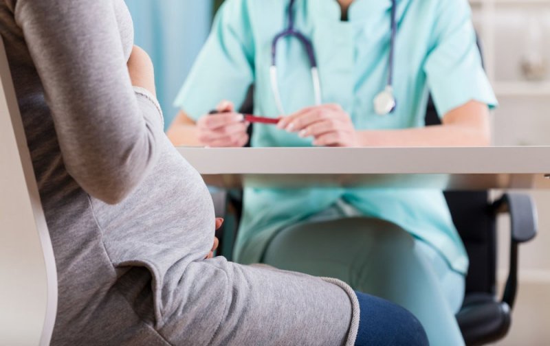 Посещение врача при наличии желтых выделений